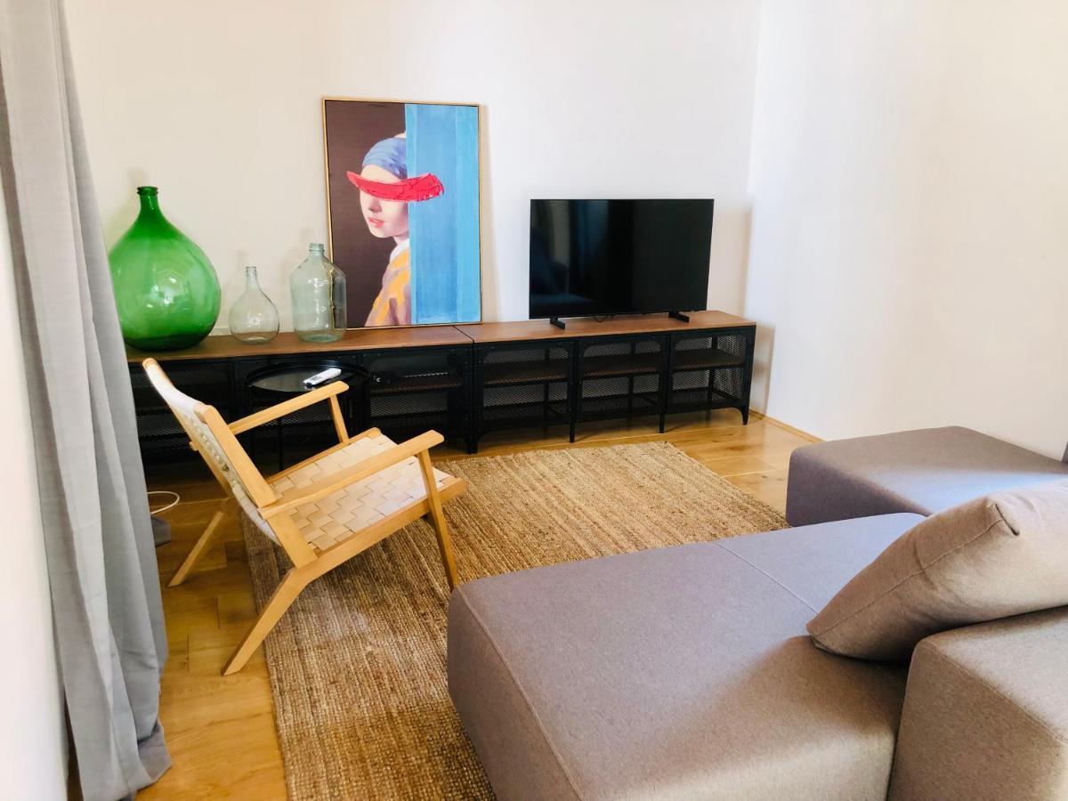 Seayou!***charming 1-bedroom Unit In The Old Center Of *