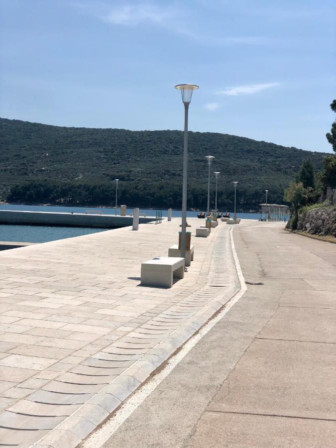 Seayou!***charming 1-bedroom Unit In The Old Center Of Cres