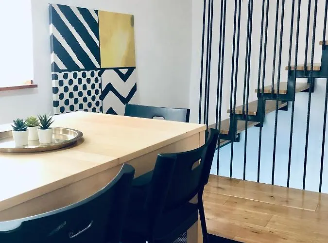 Seayou!***Charming 1-Bedroom Rental Unit In The Old City Center Of Cres